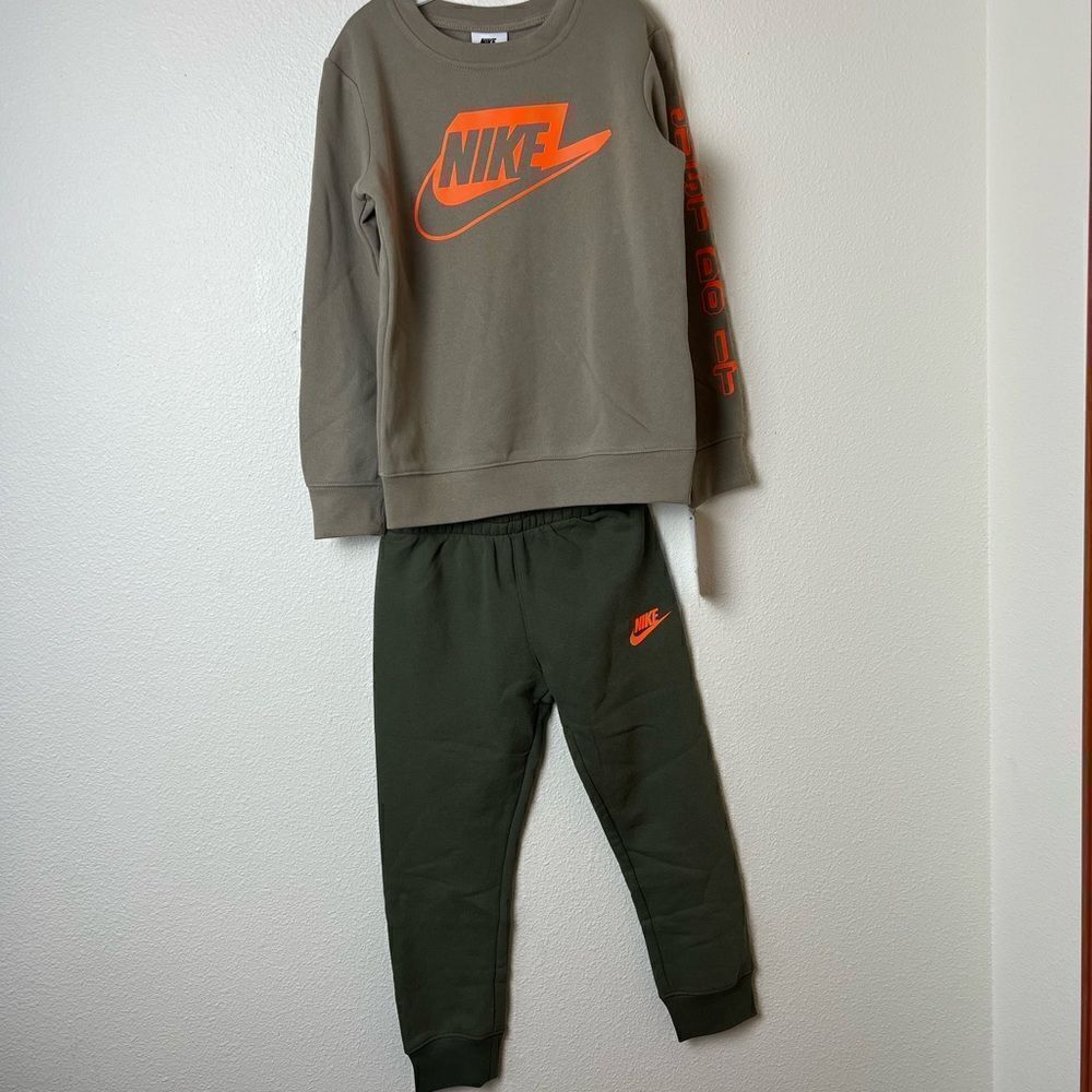 Nike Kids Fleece Crew Sweatshirt (Little Kids) - Picture 7 of 12